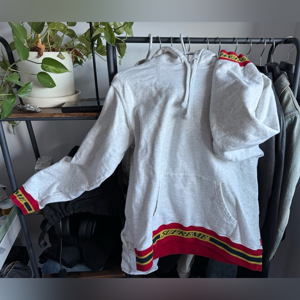 Supreme hoodie unisex M size
